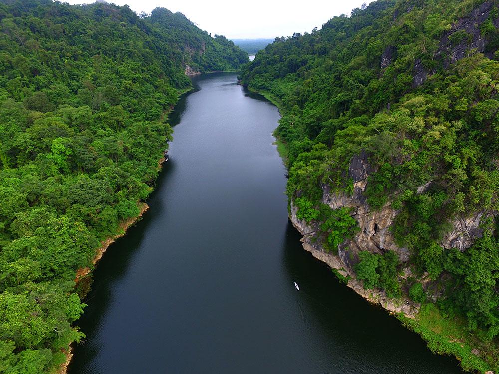 Kayaking on Kiw Lom